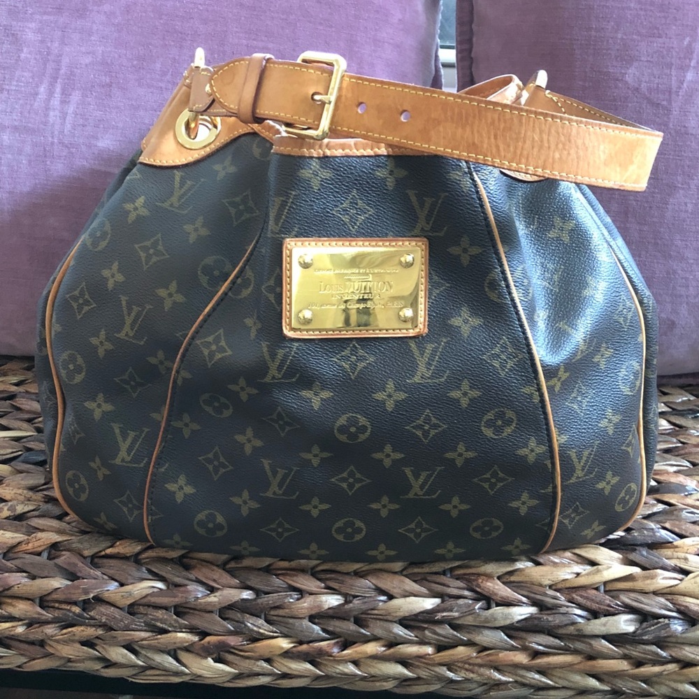 💕Authentic Louis Vuitton Galiera PM💕